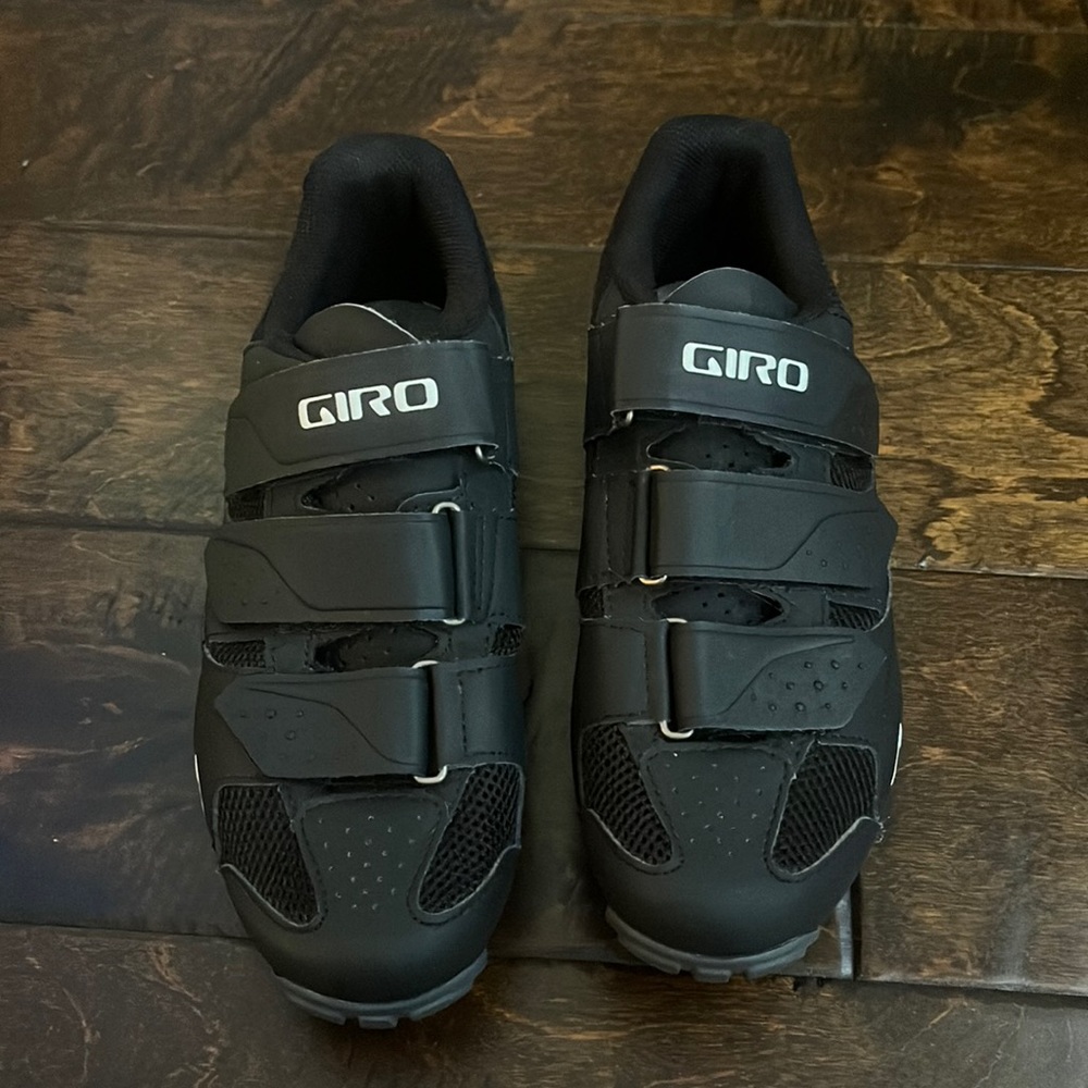 Giro cycle shoes - lightly used